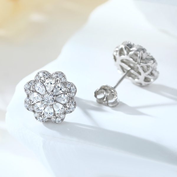 Women's S925 Silver Flower-Shaped Earrings - Delicate Floral Design - Image 3